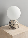 Bild in Galerie-Betrachter laden, Aalia Marble Table Lamp