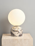 Bild in Galerie-Betrachter laden, Aalia Marble Table Lamp