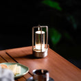Bild in Galerie-Betrachter laden, Kabellose Tischlampe aus Kristallglas „Lantern“ (eingebauter Akku)