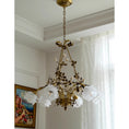 Bild in Galerie-Betrachter laden, Briar Rose Chandelier