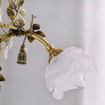 Bild in Galerie-Betrachter laden, Briar Rose Chandelier