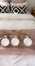 Load image into Gallery viewer, Dewdrop Globe Sconce