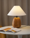 Bild in Galerie-Betrachter laden, Irving Holz Tischlampe