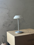 Charger l'image dans la visionneuse de la galerie, Mini Fiore Table Lamp (built-in battery)