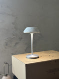 Charger l'image dans la visionneuse de la galerie, Mini Fiore Table Lamp (built-in battery)