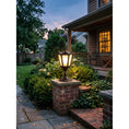 Bild in die Galerieansicht laden, Newbury Estate Lantern Outdoor Light
