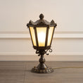 Bild in die Galerieansicht laden, Newbury Estate Lantern Outdoor Light