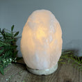 Bild in Galerie-Betrachter laden, Salt Stone Table Lamp