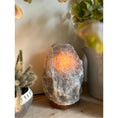 Bild in Galerie-Betrachter laden, Salt Stone Table Lamp
