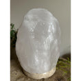 Bild in Galerie-Betrachter laden, Salt Stone Table Lamp