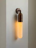 Bild in Galerie-Betrachter laden, Selene Alabaster Wall Lamp