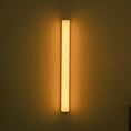 Laad afbeelding in galerij, Vertical Alabaster Roller Wandlamp