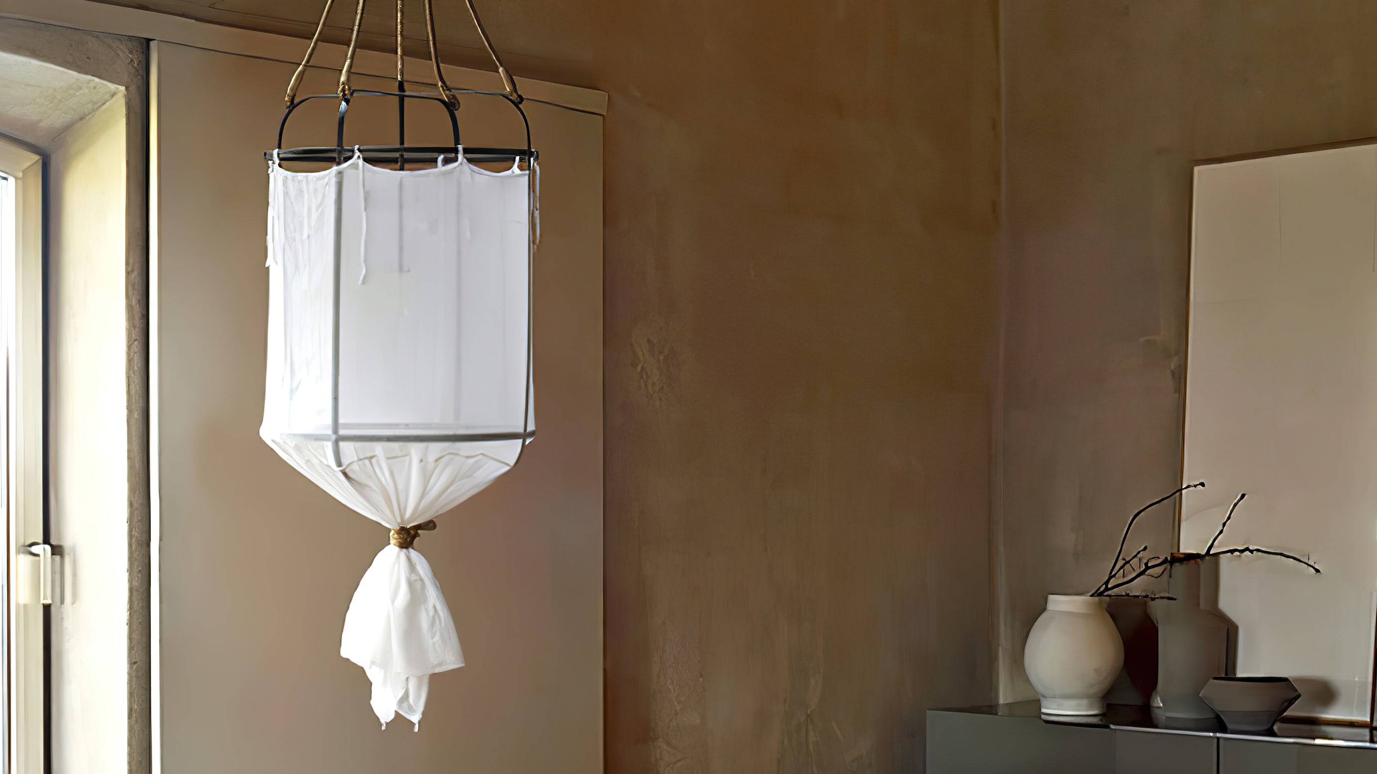 Chandelier Charm: Your Guide to a Dazzling Centerpiece