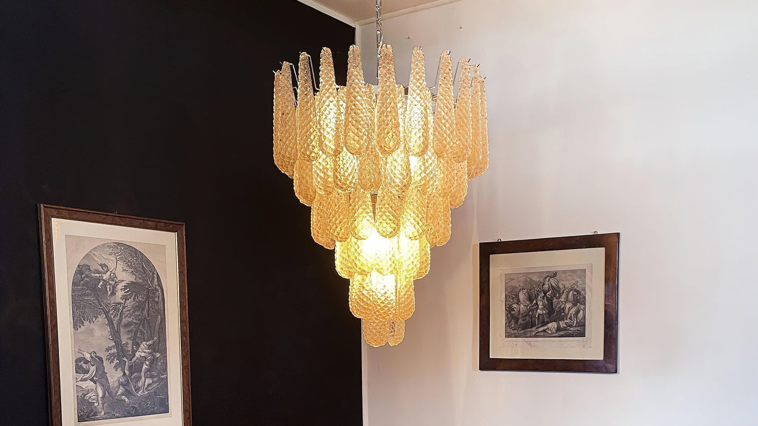 A Touch of Venice: The Legendary Craft of Murano Glass Lighting 💎