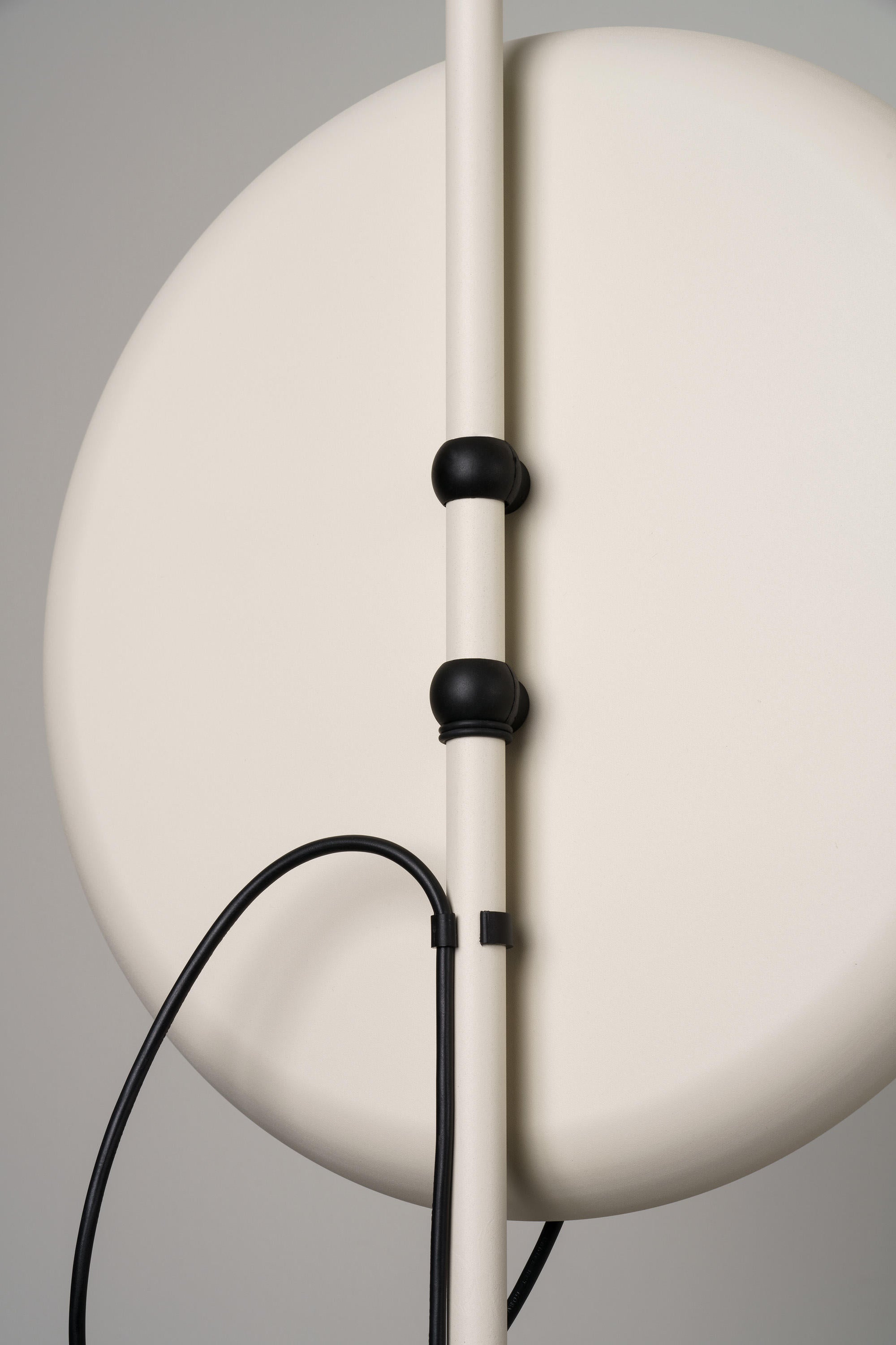 Lampadaire à disque acoustique