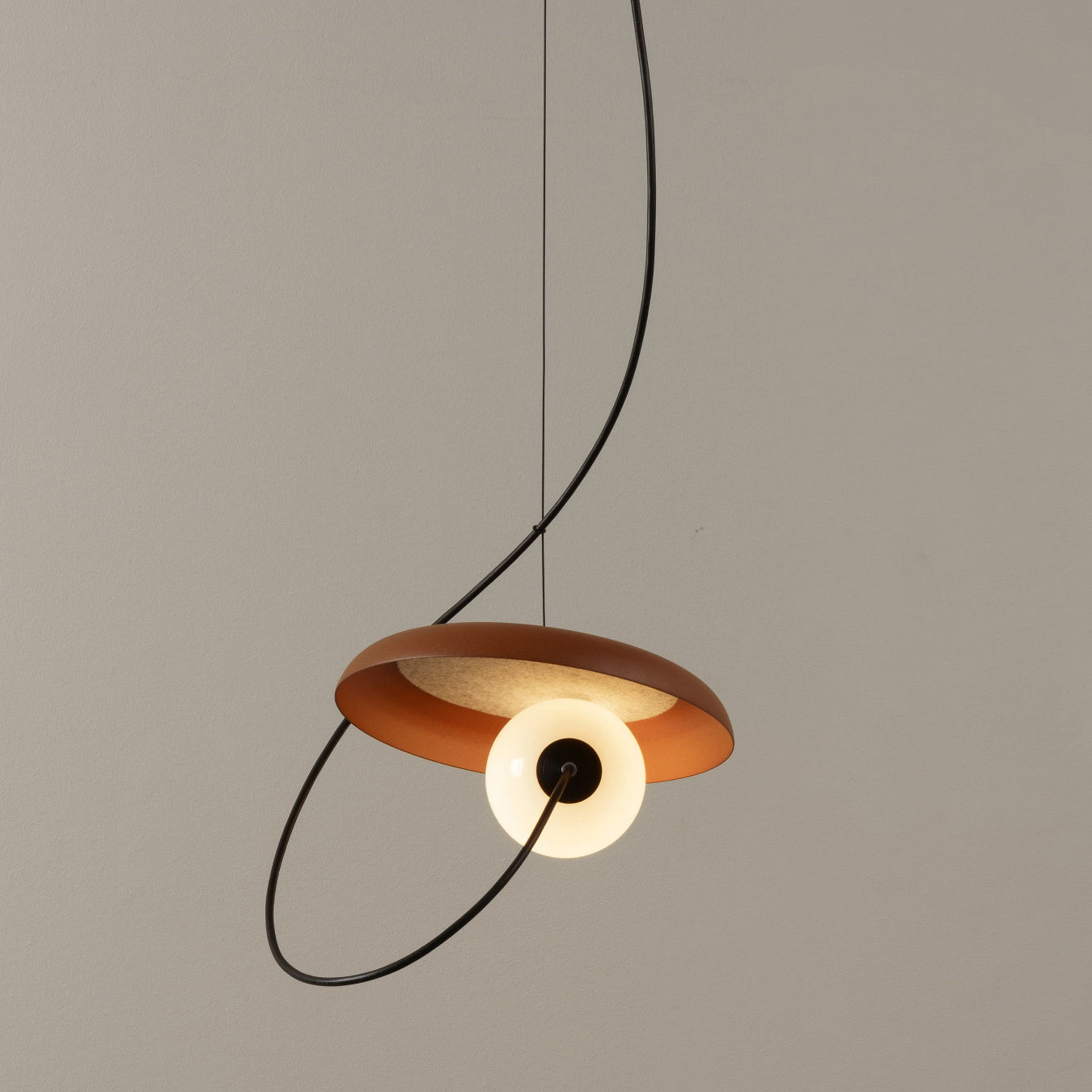 Lampe à suspension à disque acoustique