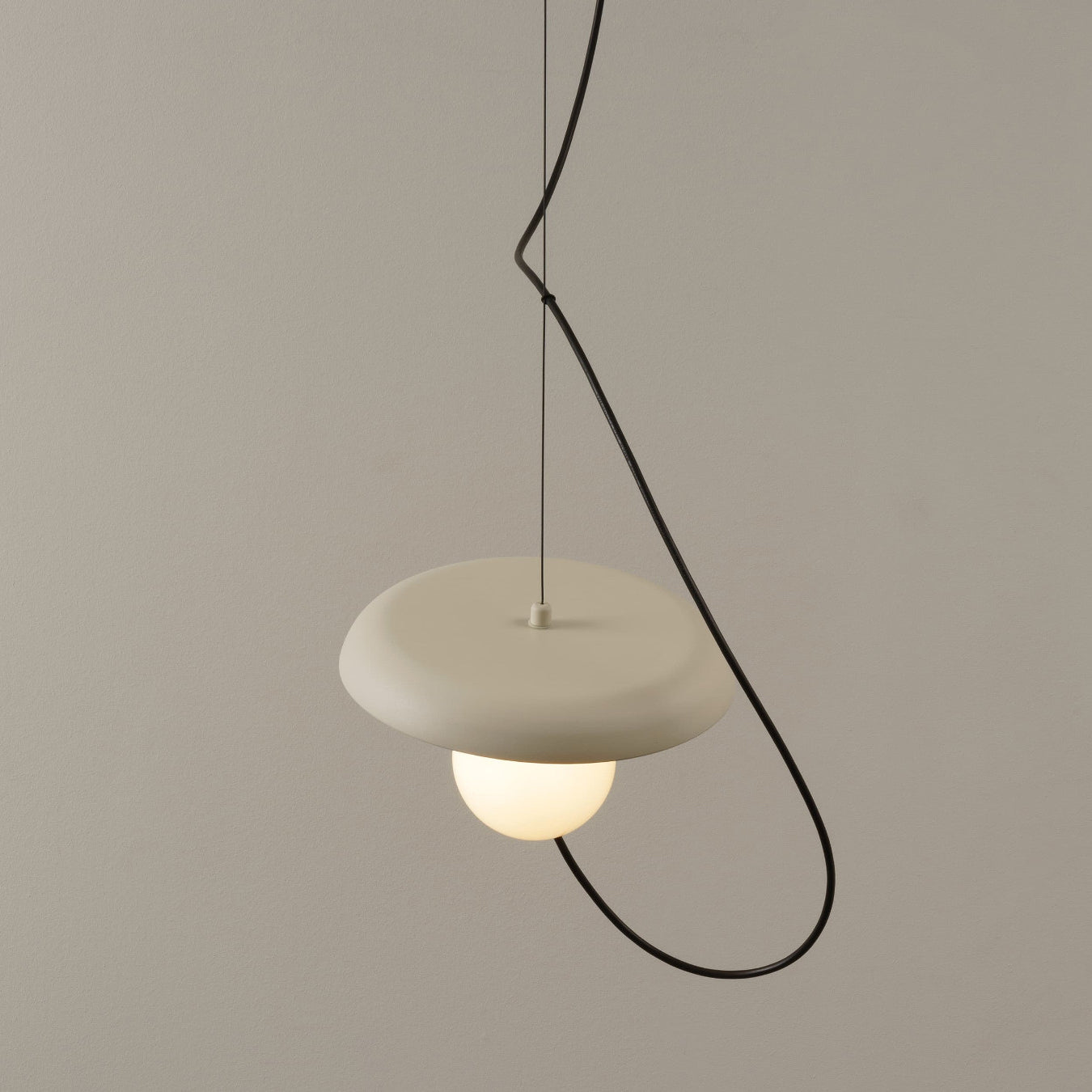 Lampe à suspension à disque acoustique