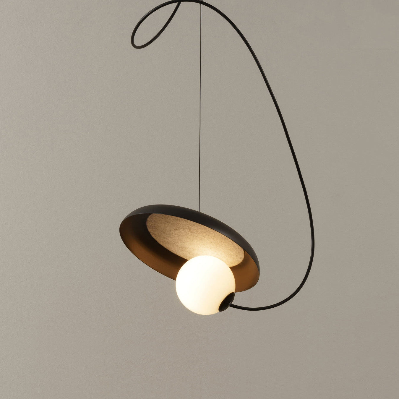 Lampe à suspension à disque acoustique