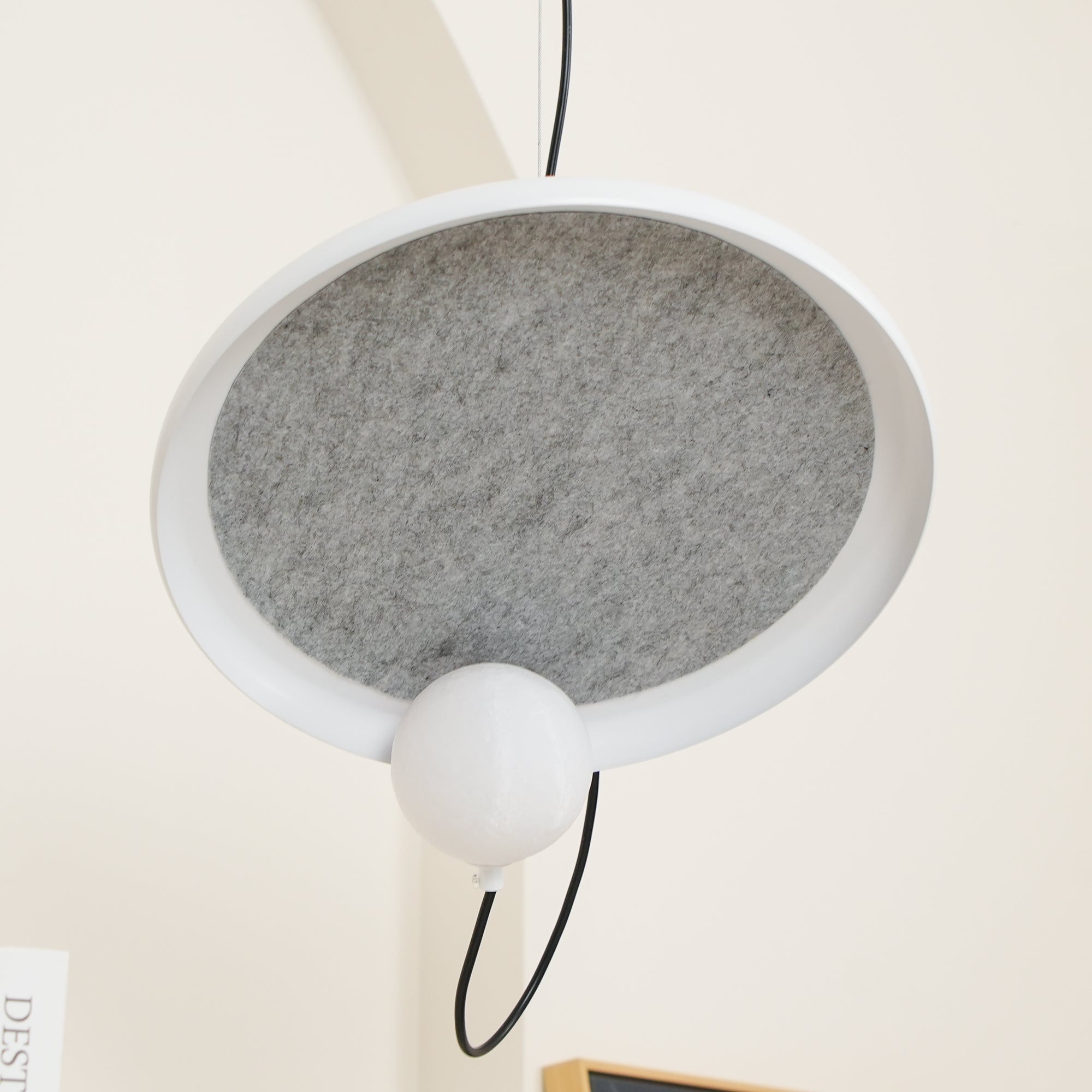 Lampe à suspension à disque acoustique