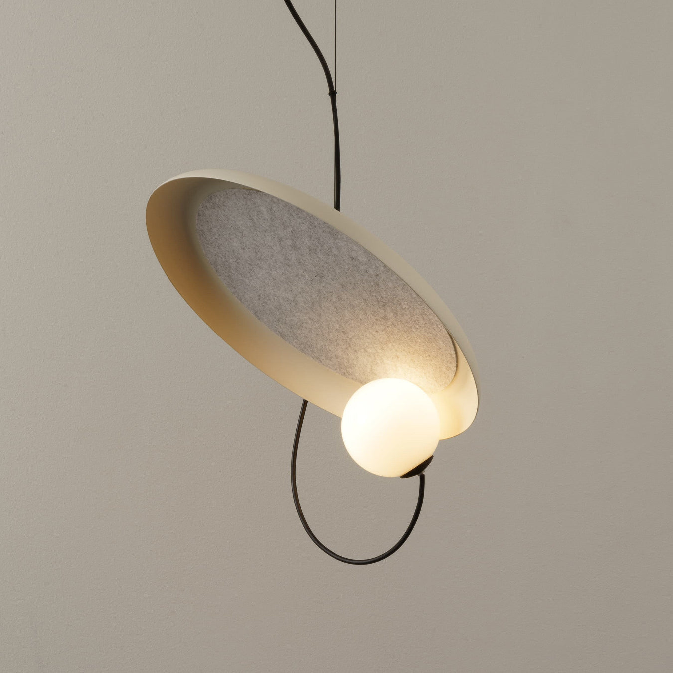 Lampe à suspension à disque acoustique