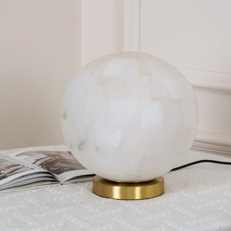 Lampe de table boule en albâtre