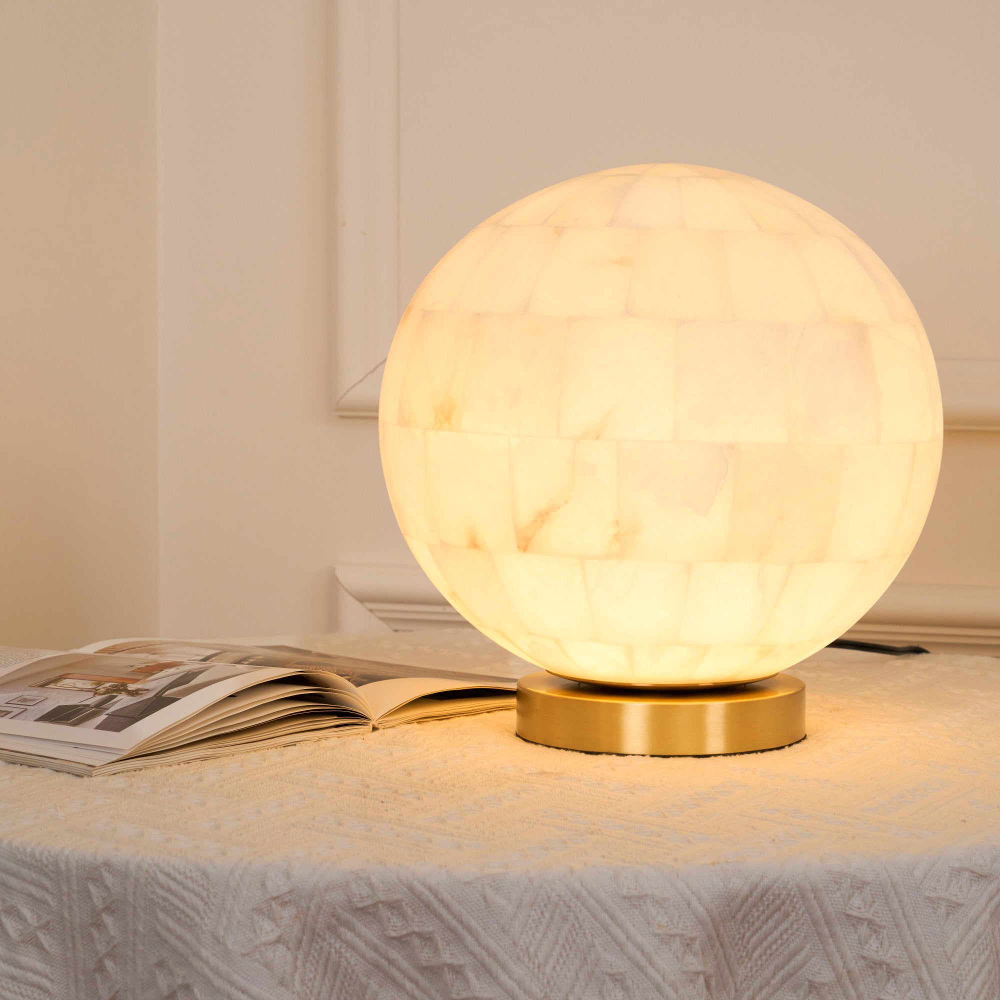 Lampe de table boule en albâtre