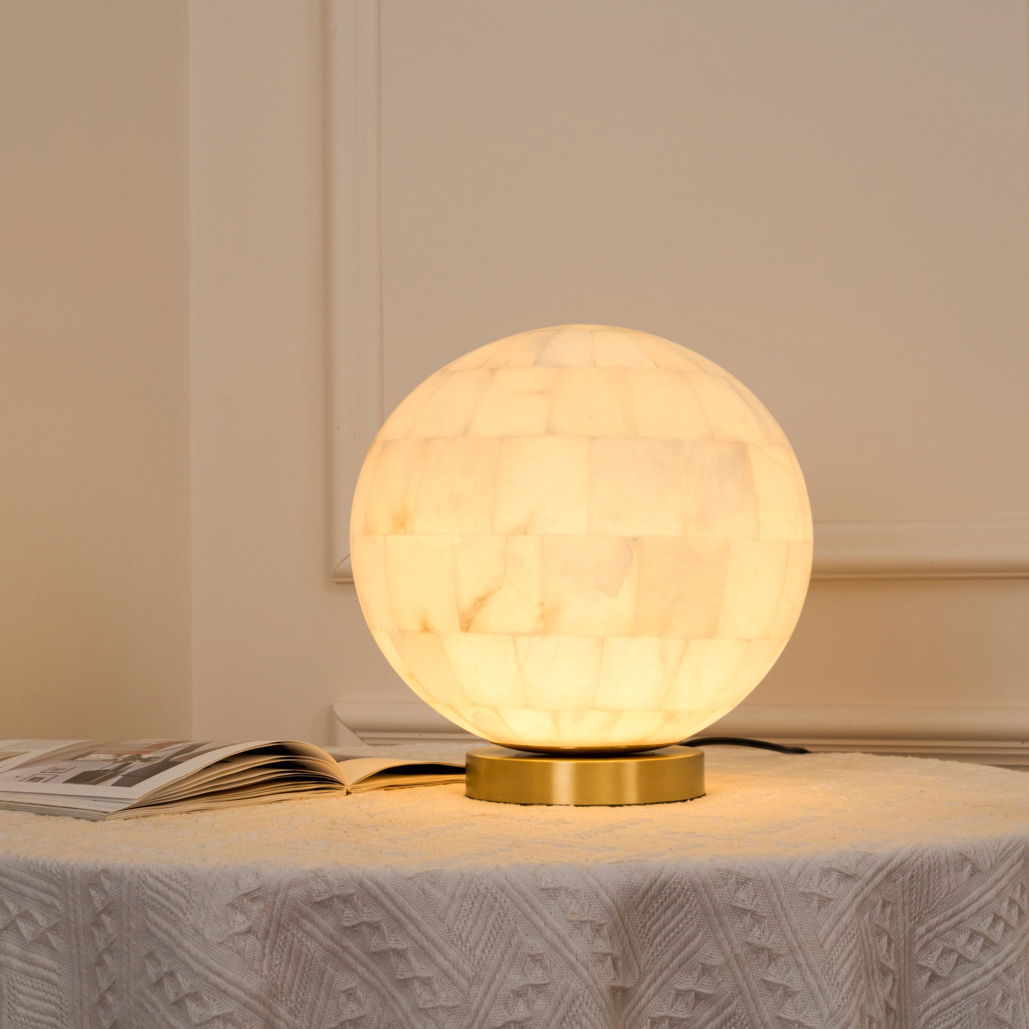 Lampe de table boule en albâtre