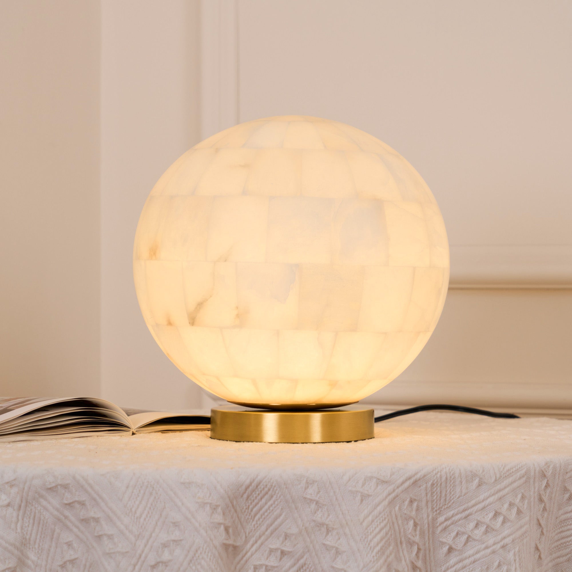 Lampe de table boule en albâtre