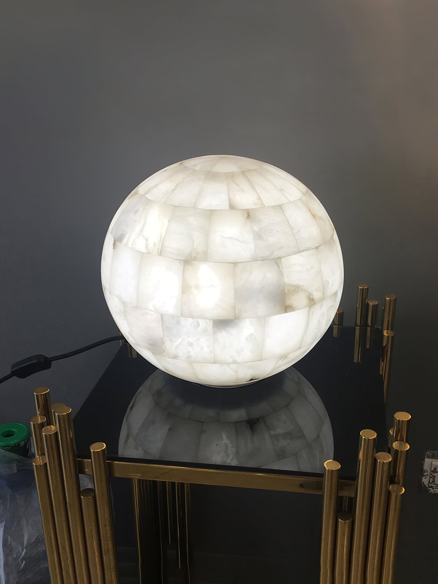 Lampe de table boule en albâtre