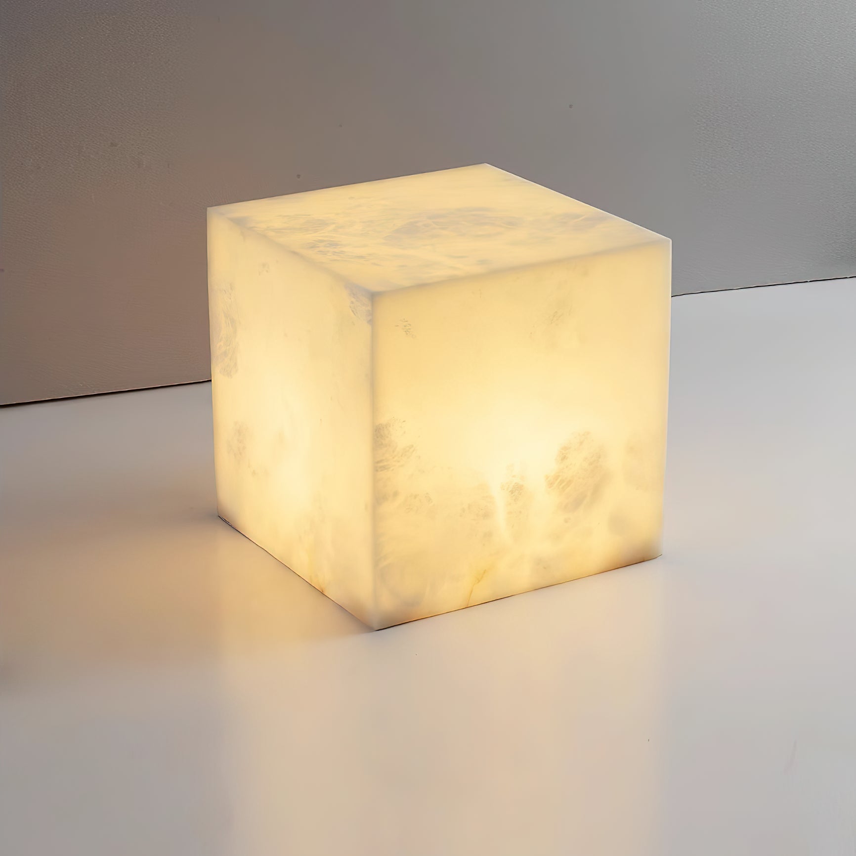 Kubische Alabaster-Tischlampe