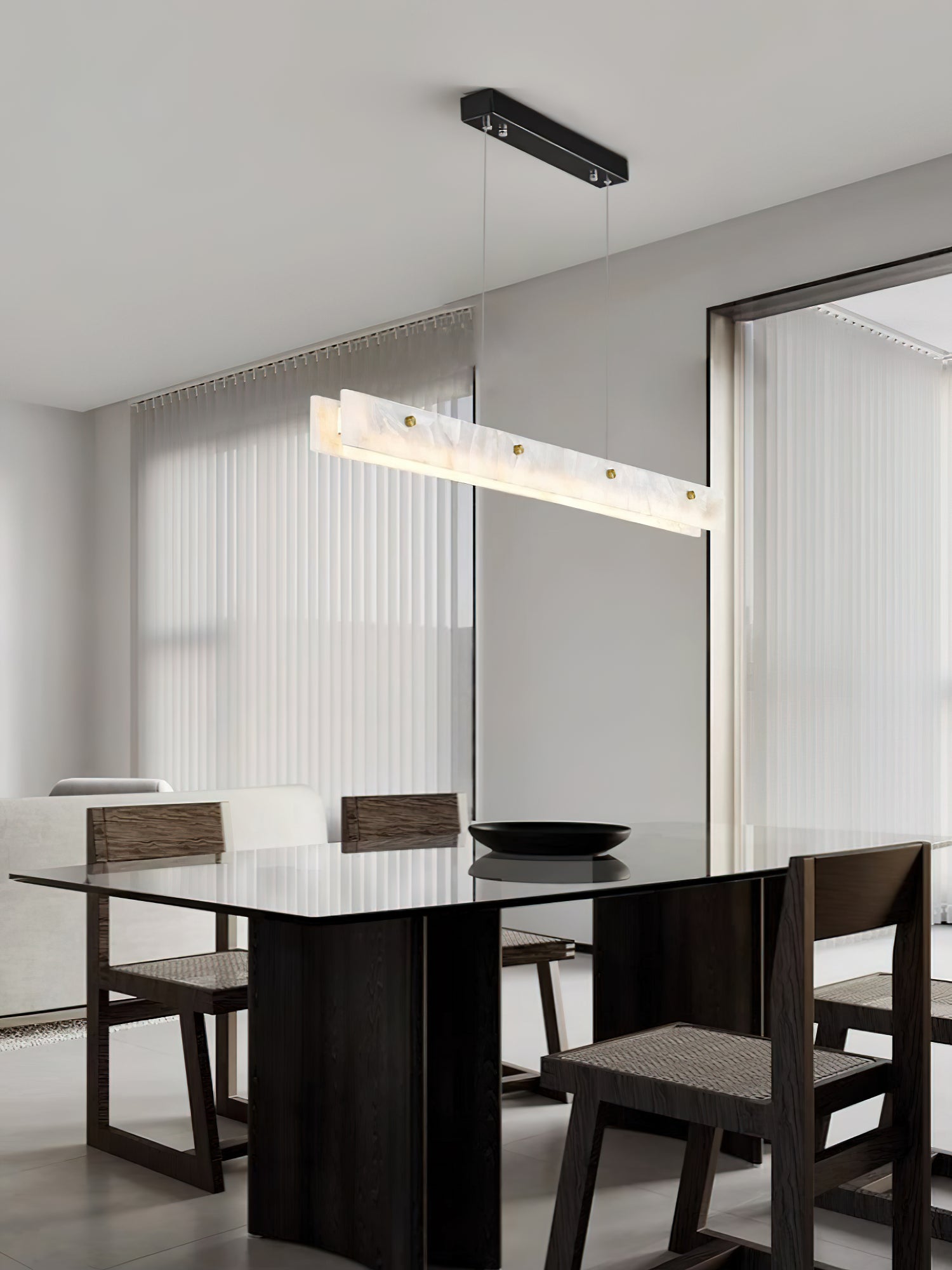 Moderne lineare LED-Pendelleuchte aus Alabaster