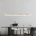 Bild in Galerie-Betrachter laden, Moderne lineare LED-Pendelleuchte aus Alabaster
