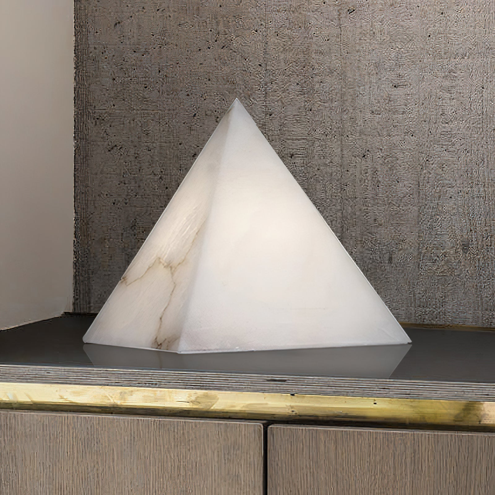 Alabaster-Pyramiden-Tischlampe