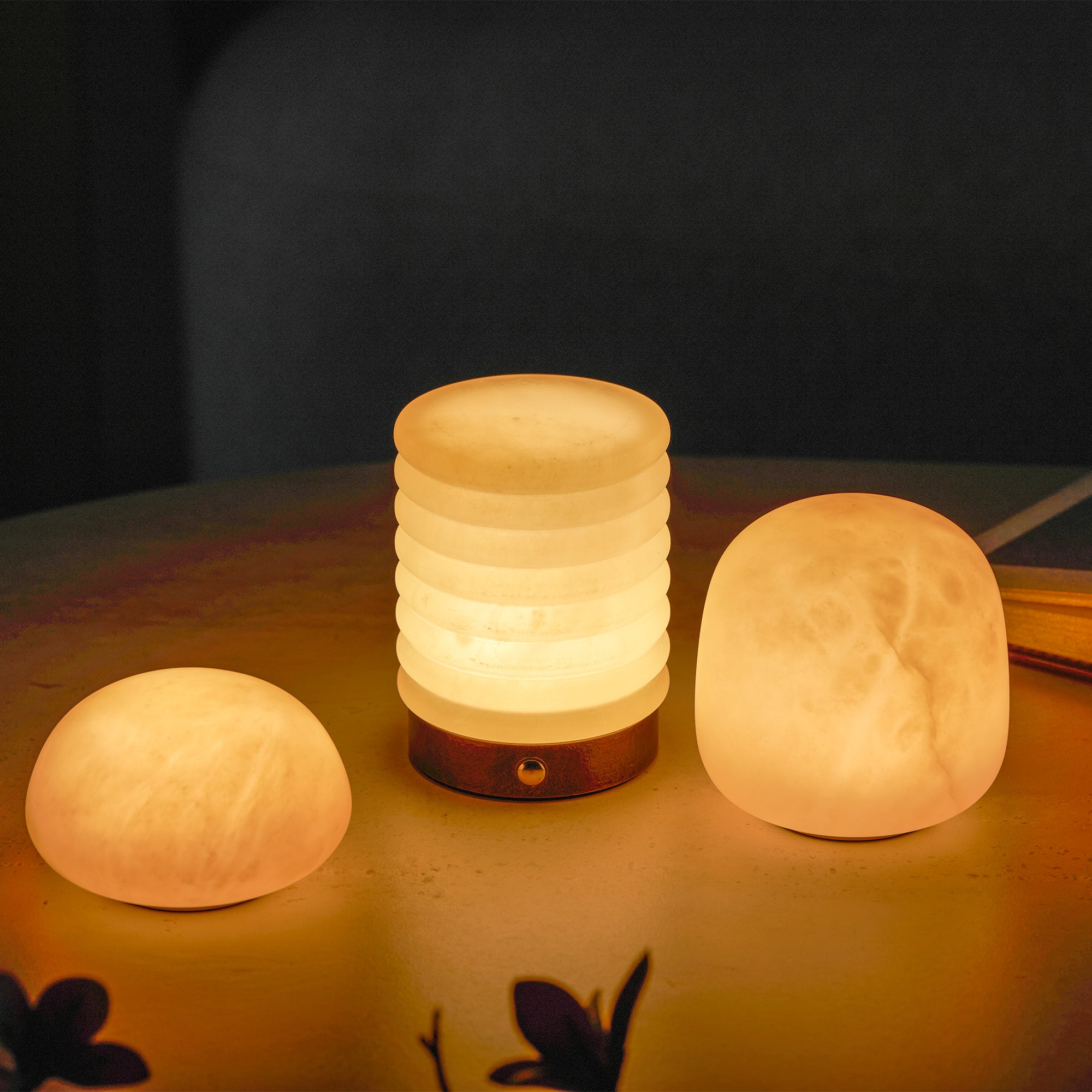Alabaster Striped Table Lamp (Built-in Battery)
