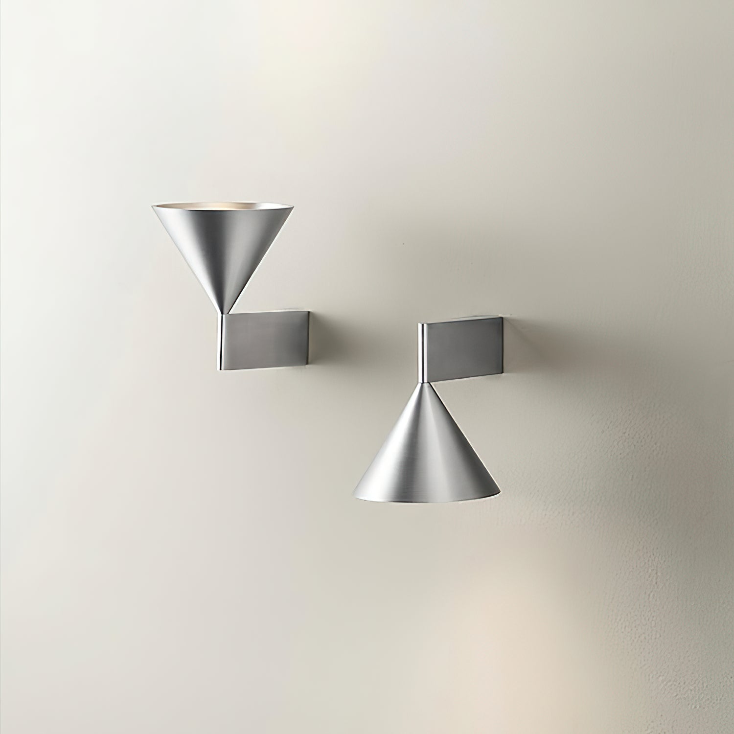 Apollo Aluminum Wall Lamp