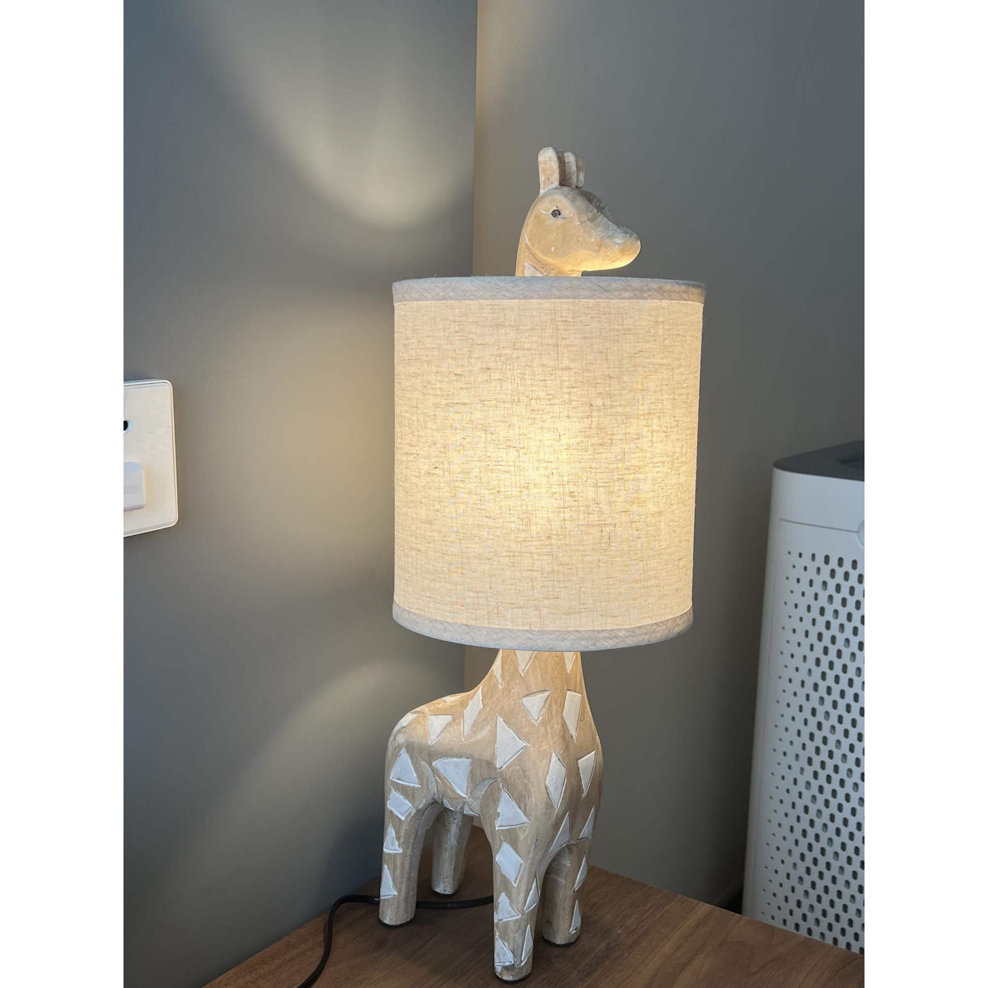 Lampe de table en bois sculpté avec animaux