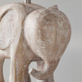 Charger l'image dans la visionneuse de la galerie, Lampe de table en bois sculpté avec animaux
