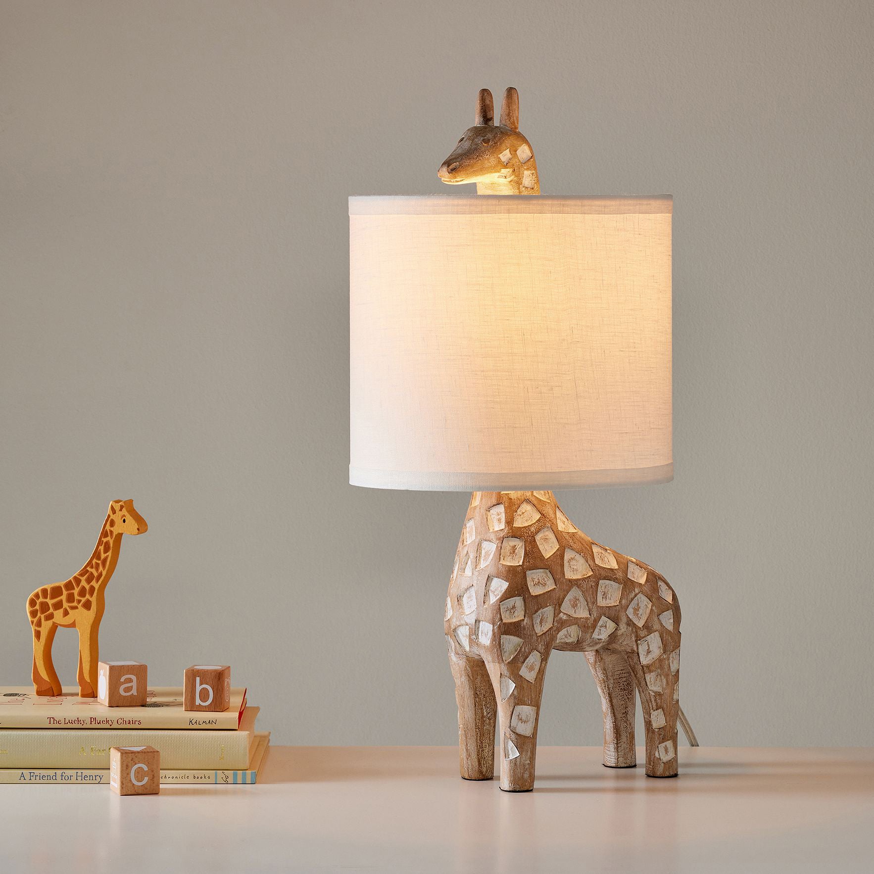 Lampe de table en bois sculpté avec animaux