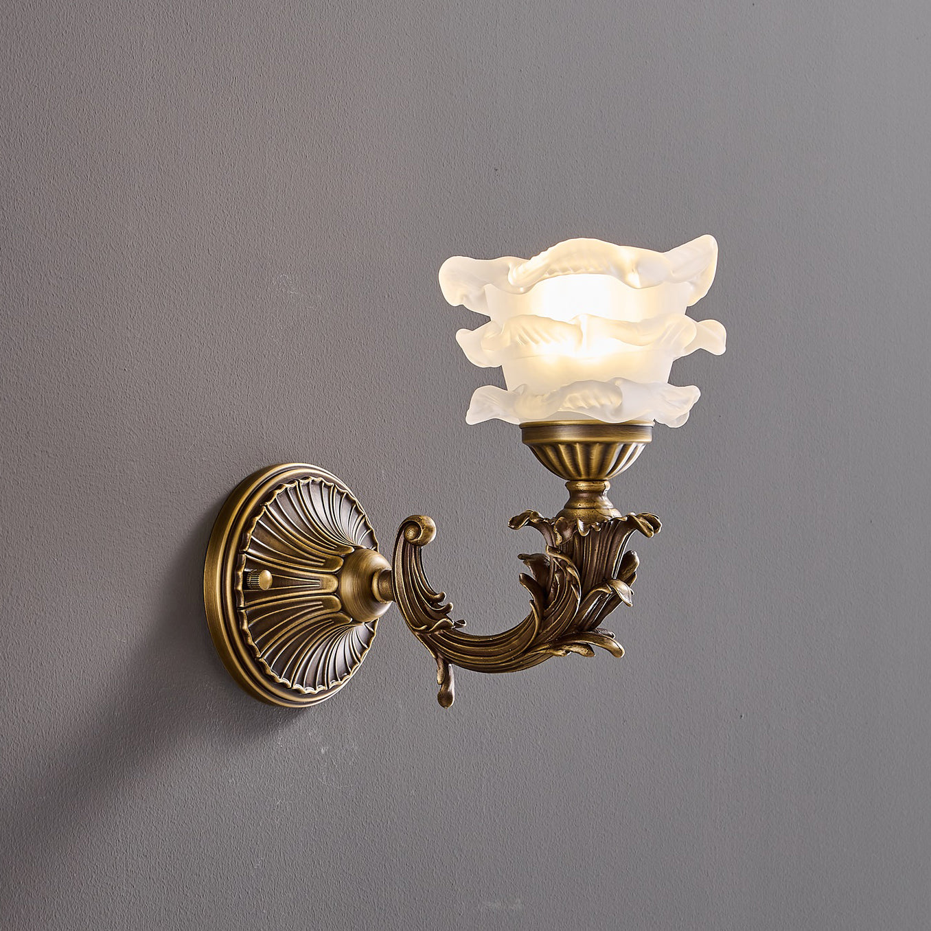 Darwin Wall Lamp