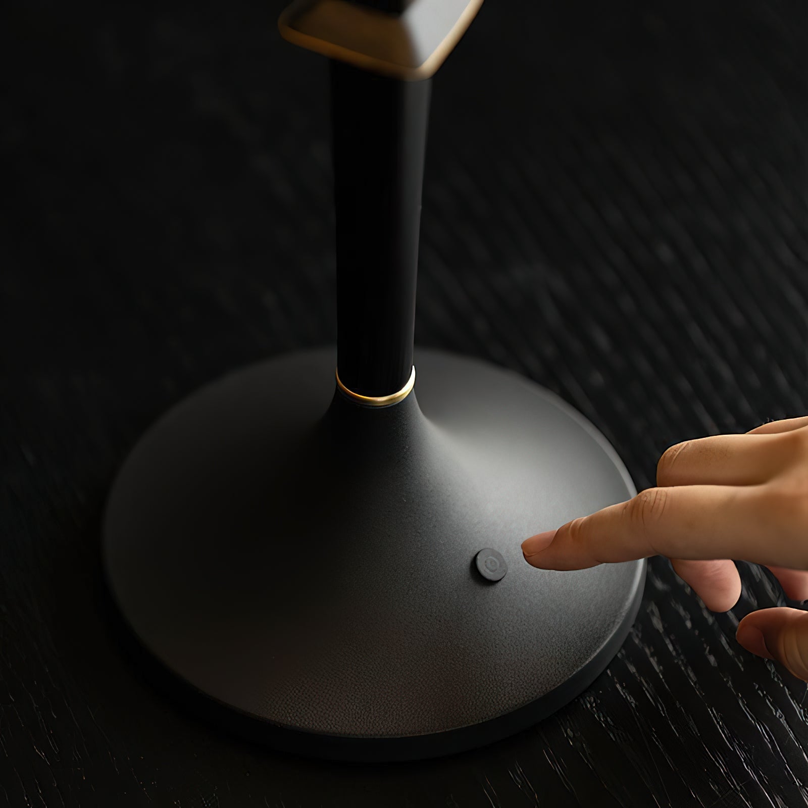 Devon Black Table Lamp (Built-in Battery)