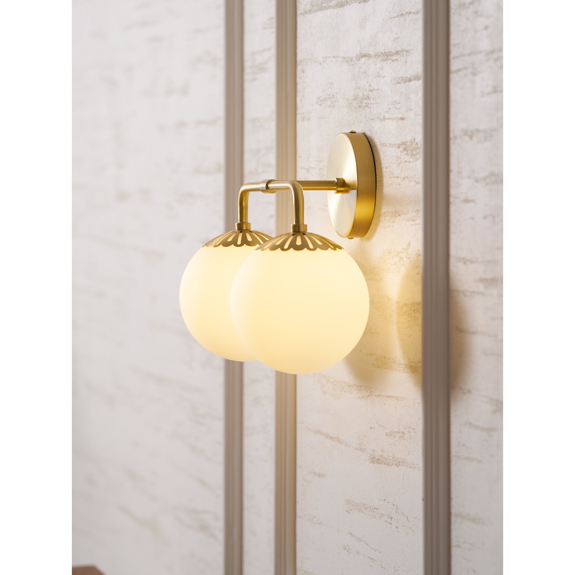 Dewdrop Globe Sconce