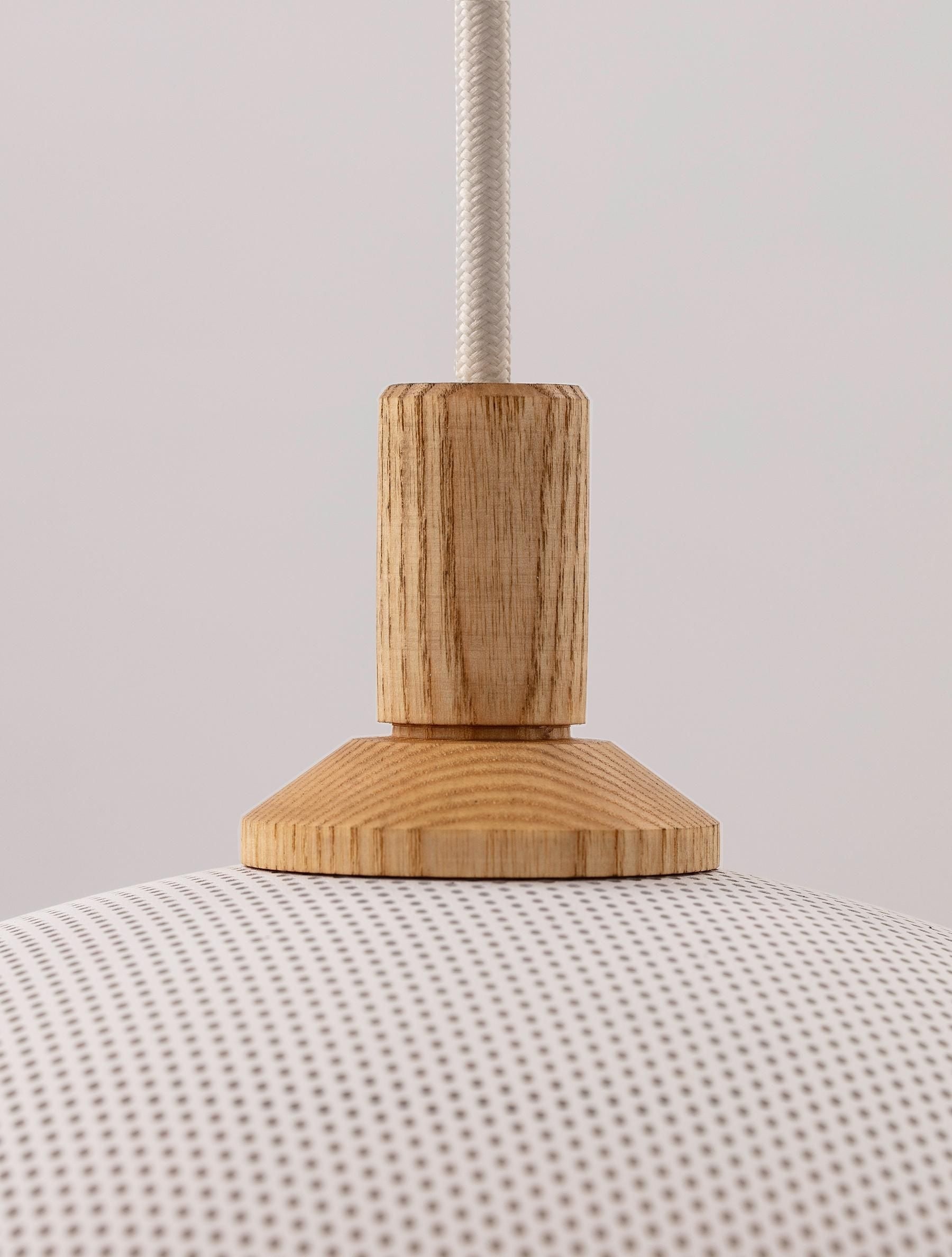 Lampe à suspension perforée en forme de dôme