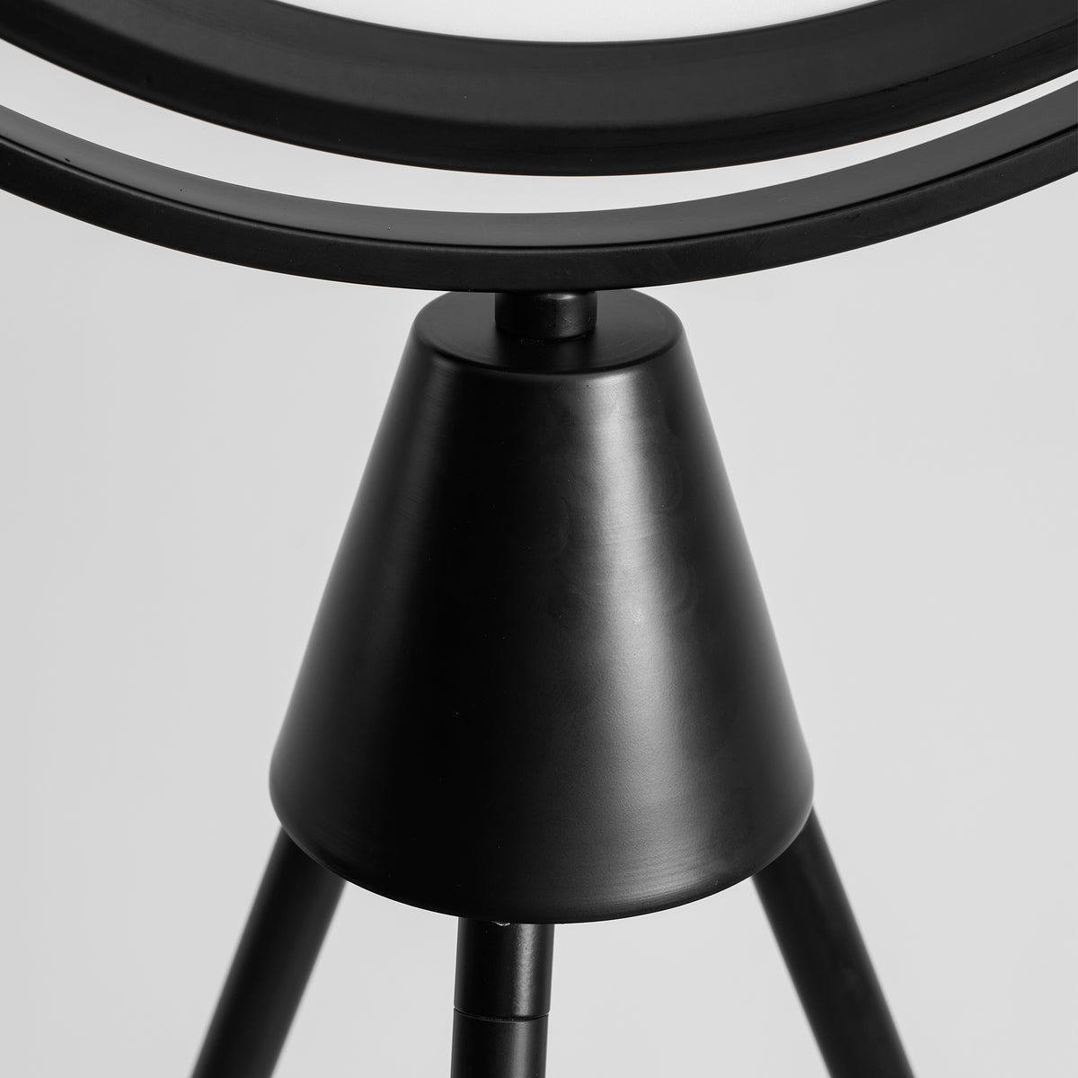 Lampada da Terra Tripode Eclipse