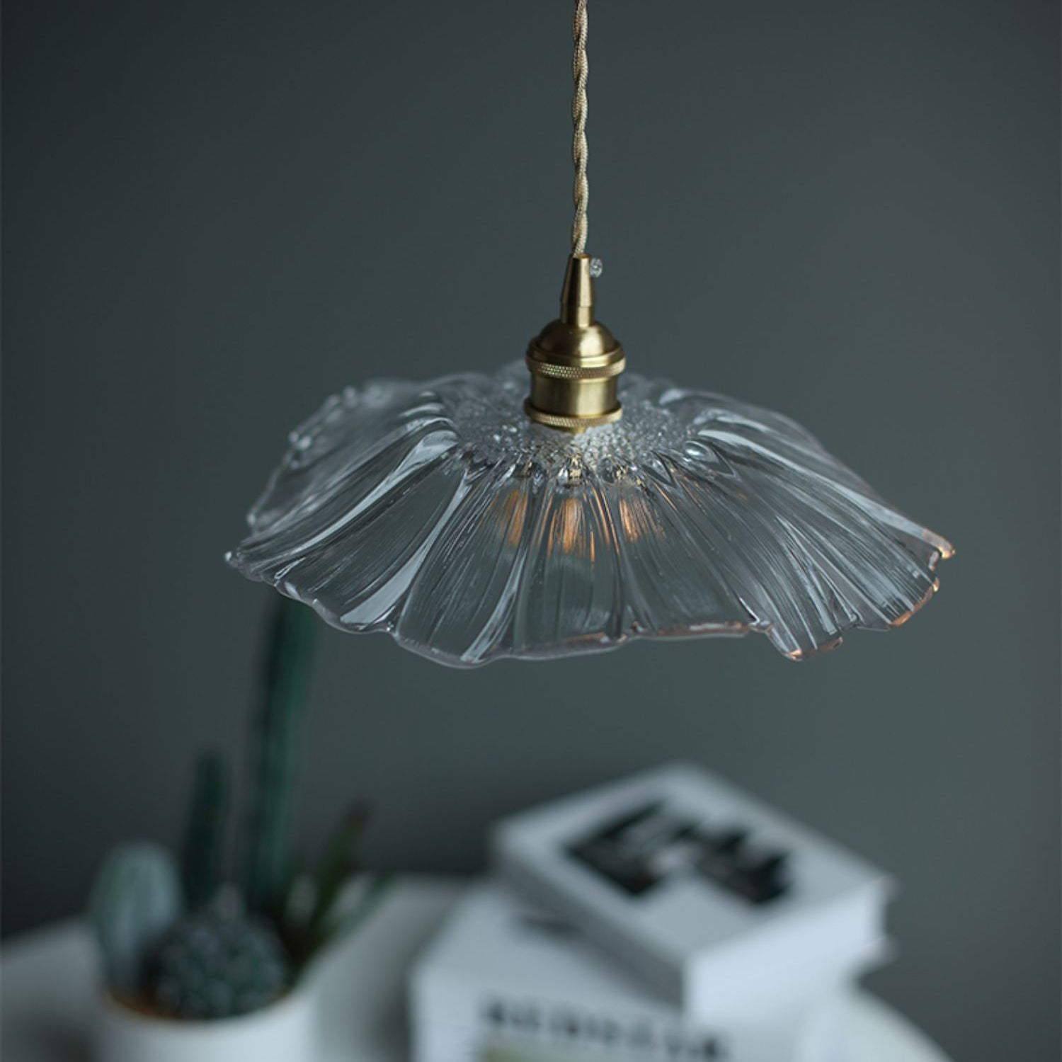 Lampe à suspension en verre à fleurs