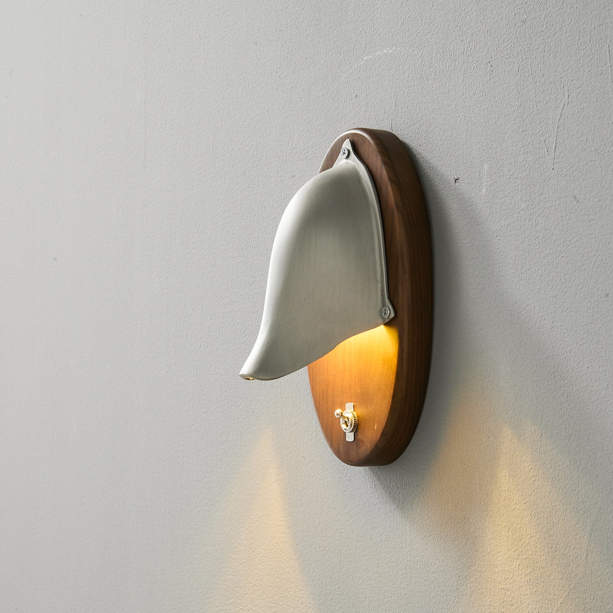 Grant Wall Lamp