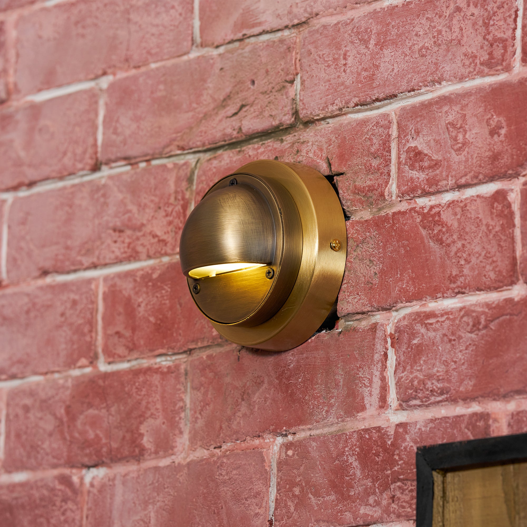 Hardy Wall Lamp