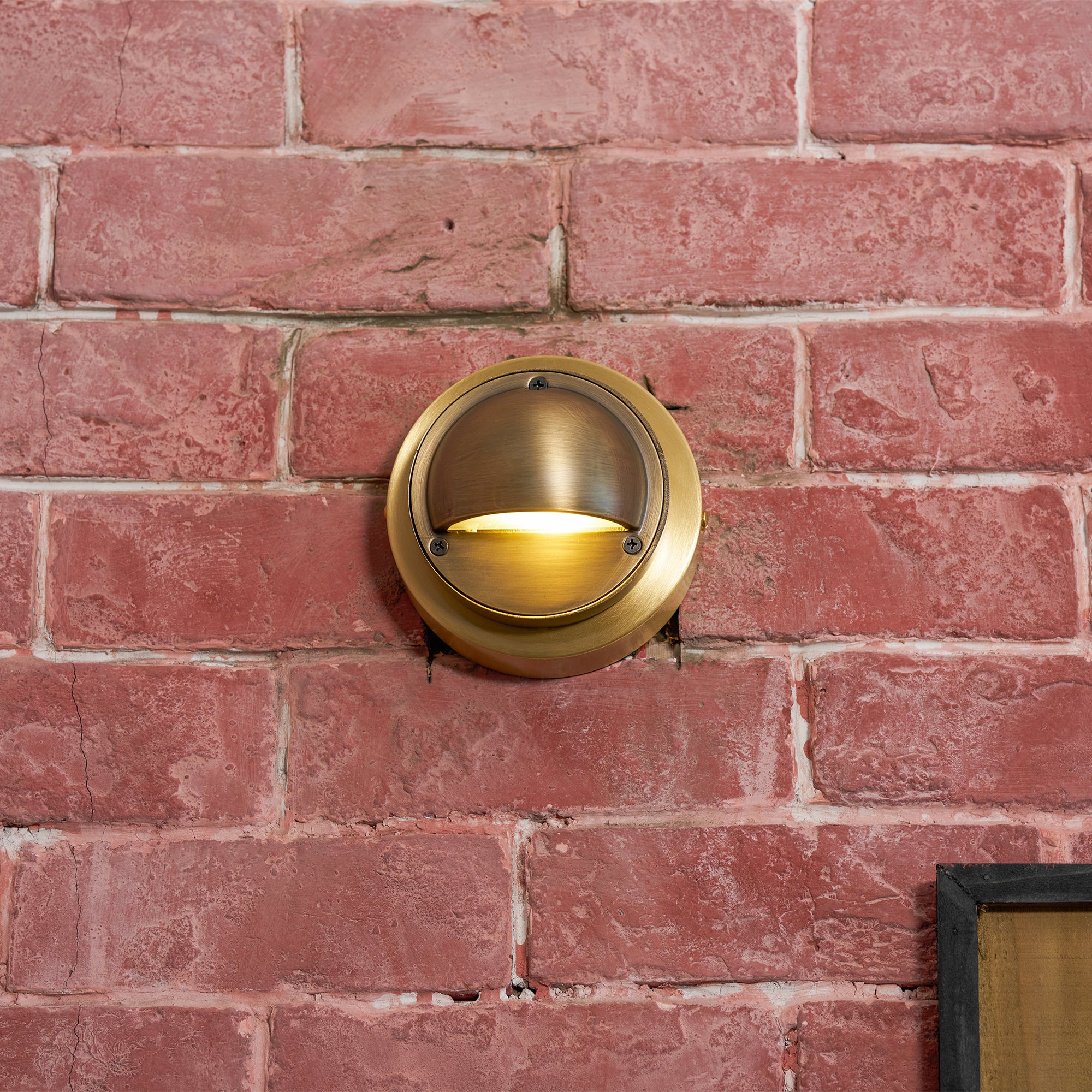 Hardy Wall Lamp