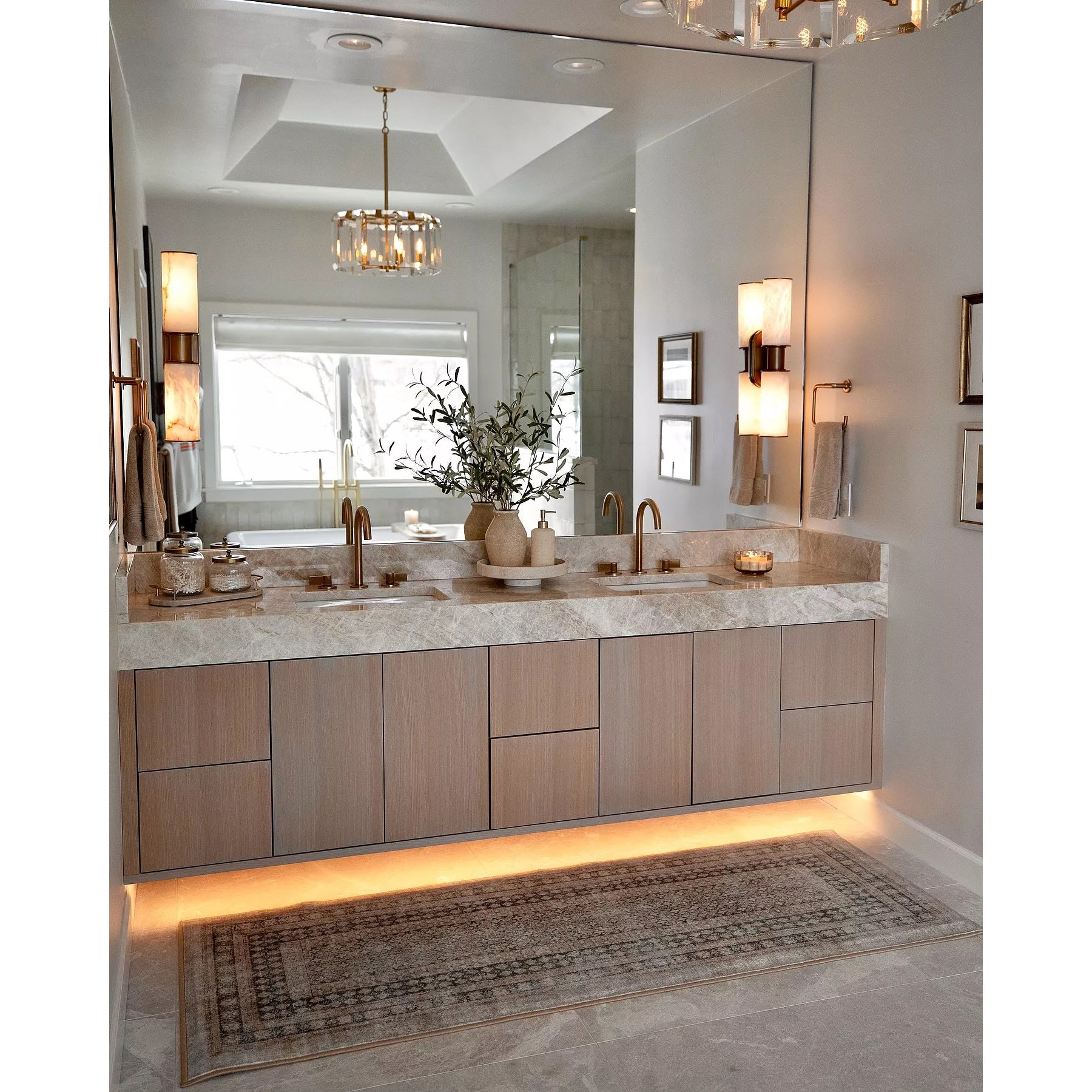 Harlin Alabaster Wall Lamp