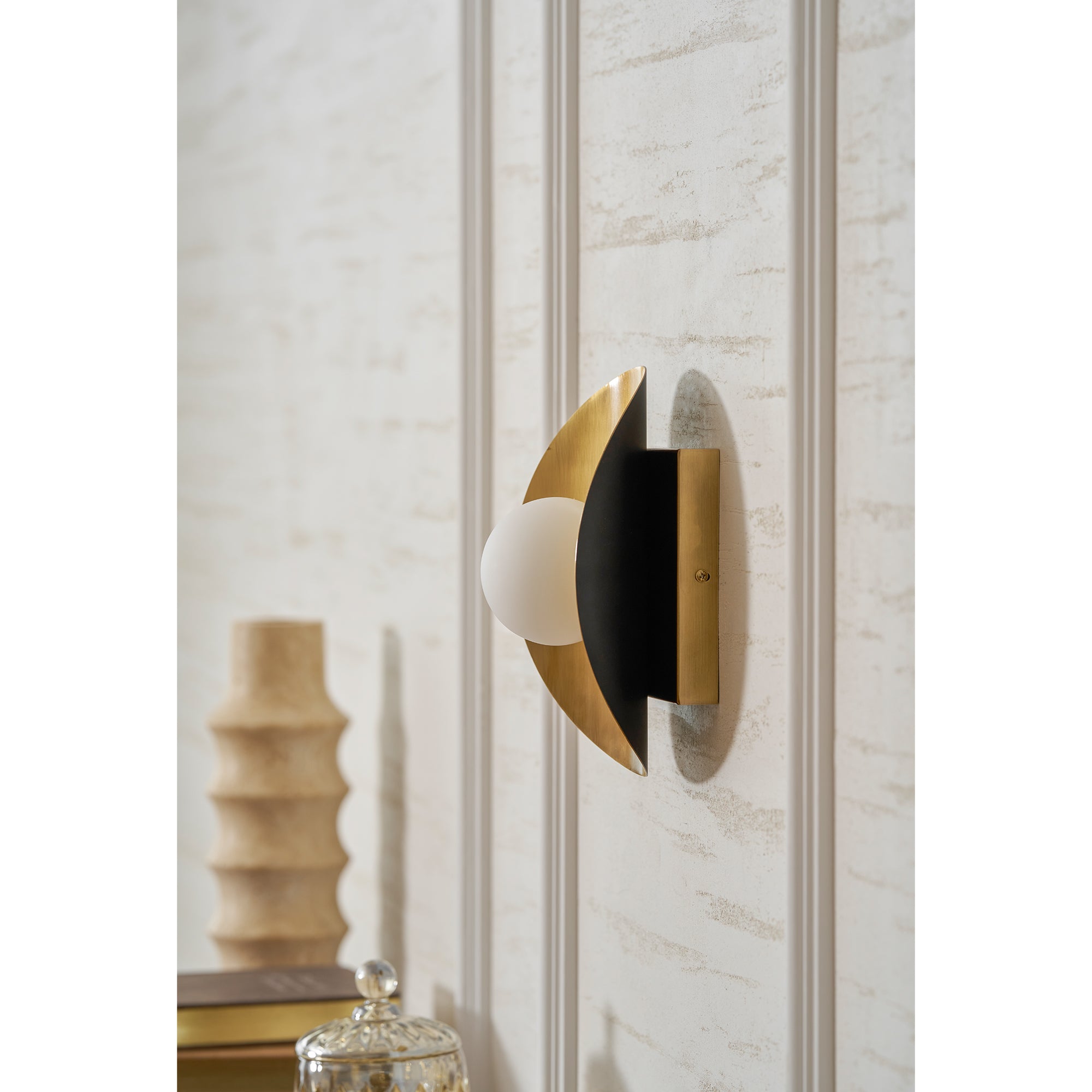 Hopper Wall Lamp