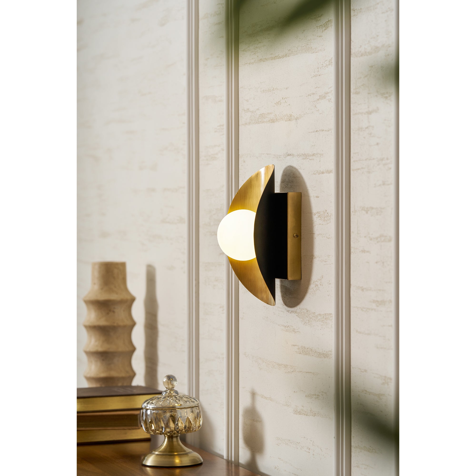 Hopper Wall Lamp